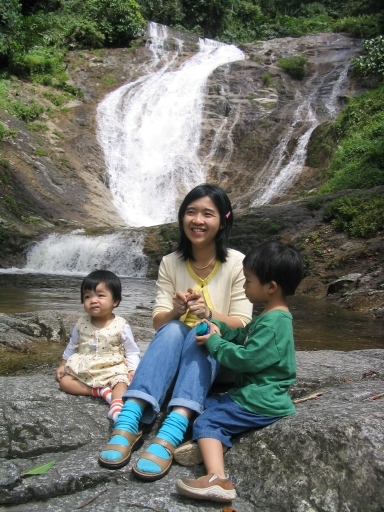 IMG_2543_maychin_kids_waterfall.jpg