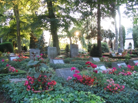 cemetary_tombstone2.jpg